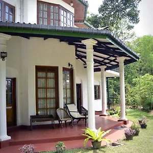 Pearl House Канди